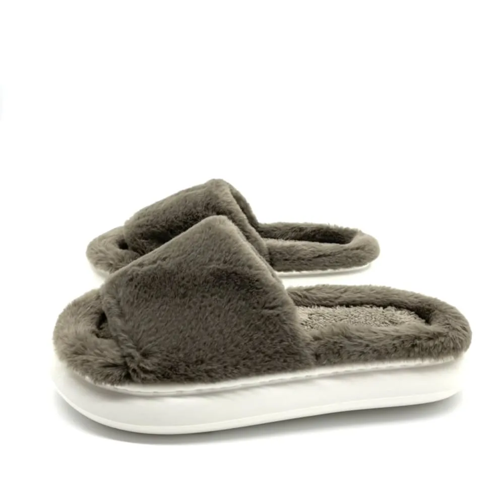 Chunky Slippers in Coffee