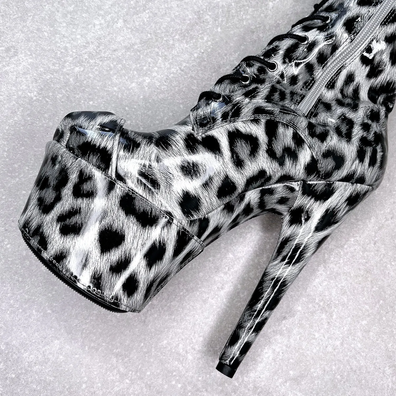Classique Shoe Protector - Snow Leopard 7 INCH