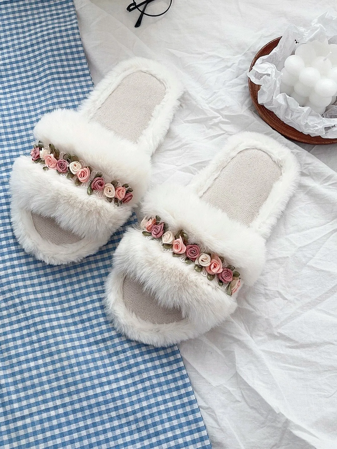 SHEIN Flower Decor Fluffy Bedroom Slippers
