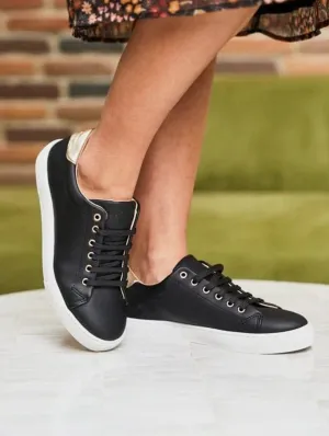 Virevolte Recycled Grain Leather Vegan Trainers | Black